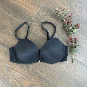Victoria’s Secret body by Victoria’s Secret push up bra